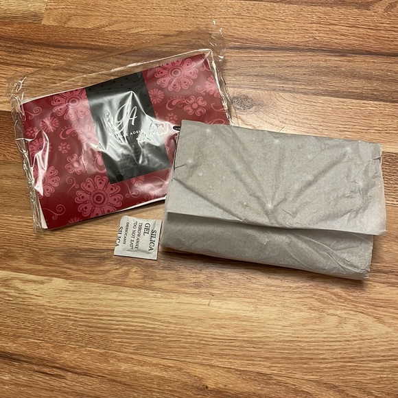 NIP Grace Adele Britt Clutch in Metallic (Champagne) - Picture 4 of 5